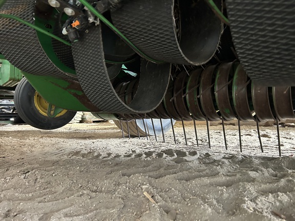 2001 John Deere 567 - Photo13