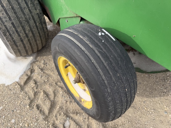 2001 John Deere 567 - Photo11