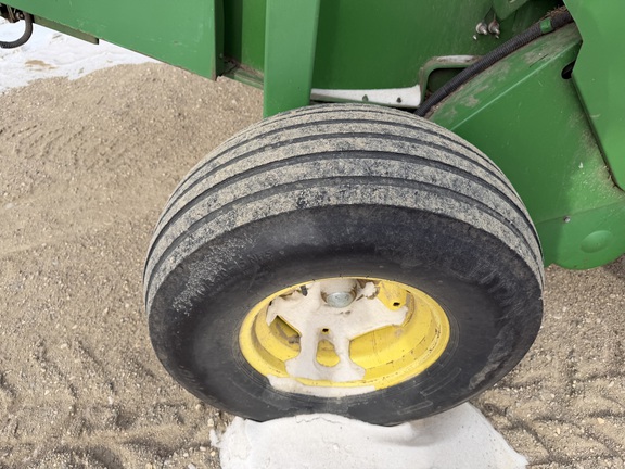 2001 John Deere 567 - Photo13