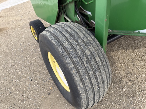 2001 John Deere 567 - Photo14