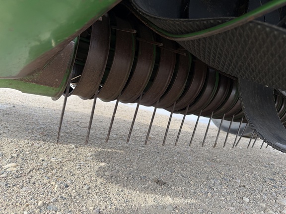 2001 John Deere 567 - Photo21