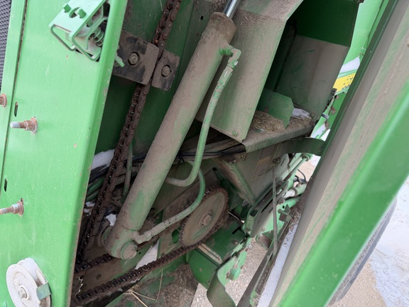 2001 John Deere 567 - Photo25