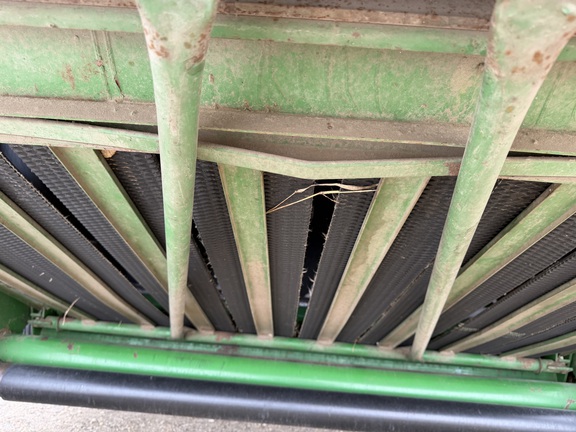 2001 John Deere 567 - Photo30