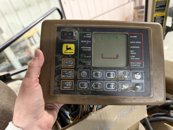 2001 John Deere 567 - Photo33