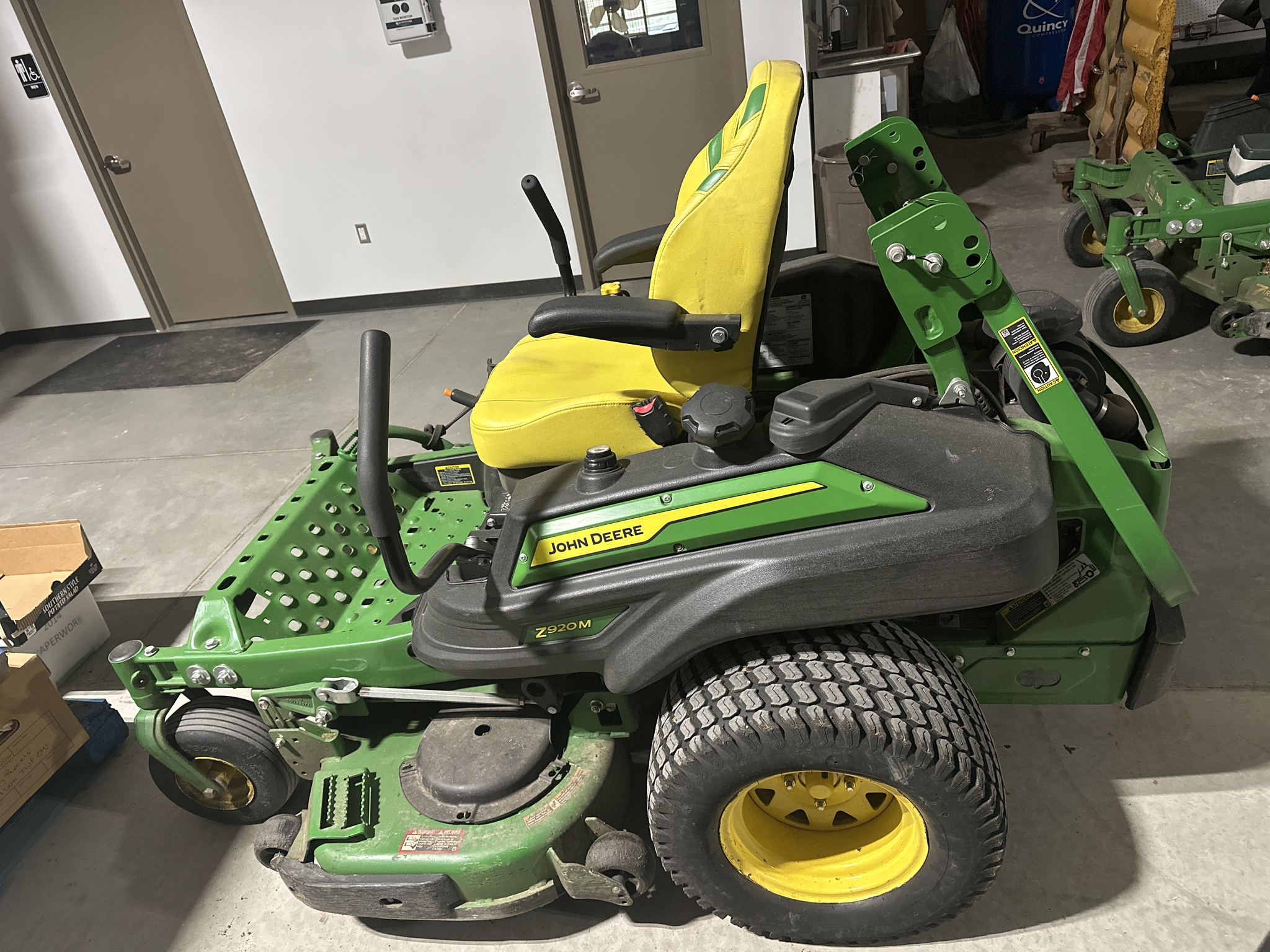 2023 John Deere Z920M Image 2