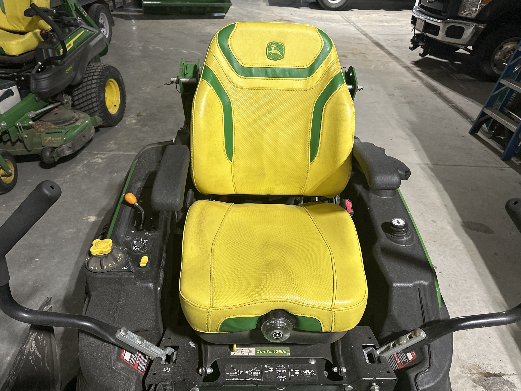 2023 John Deere Z920M Image 9