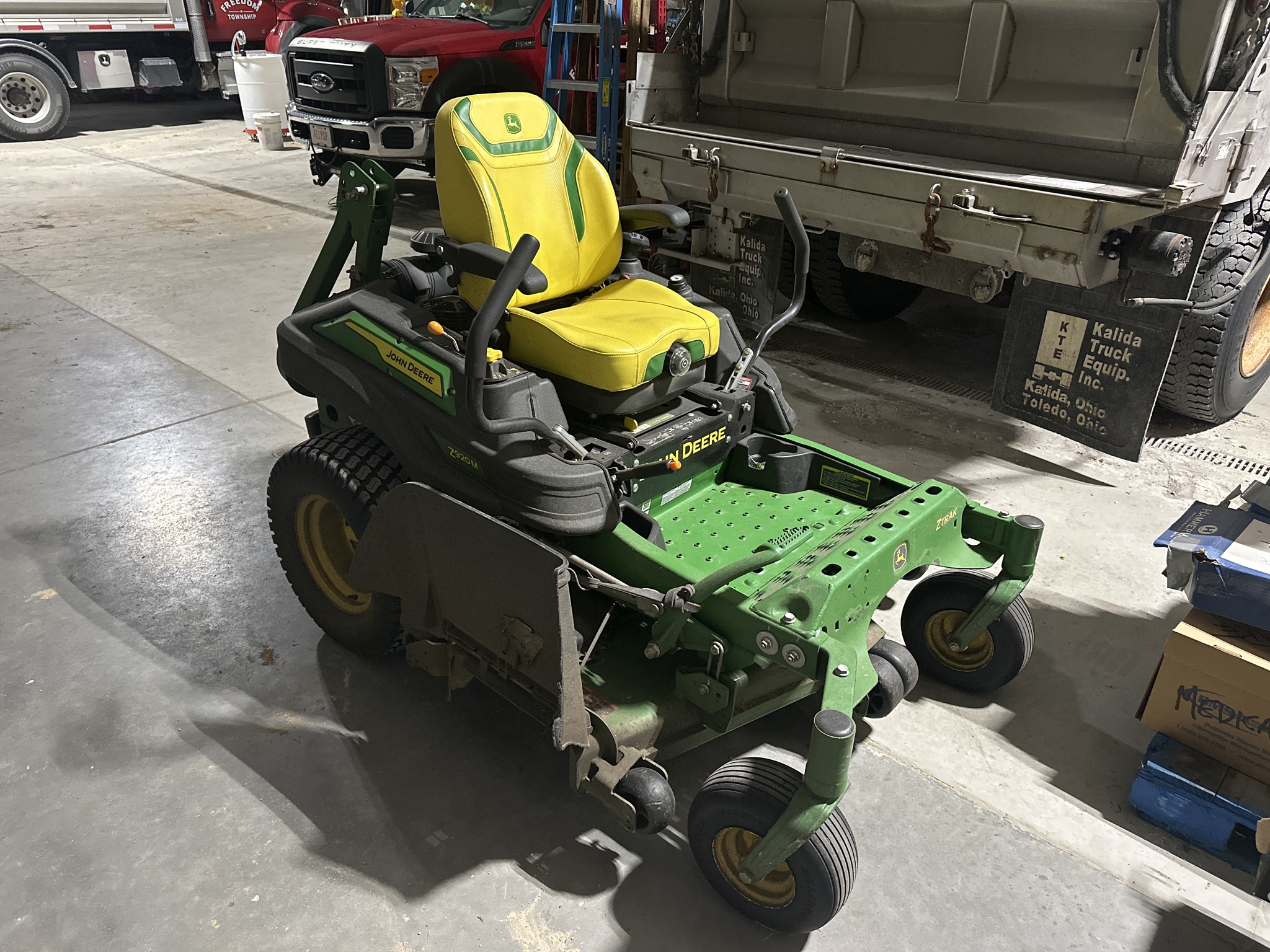 2023 John Deere Z920M Image 7