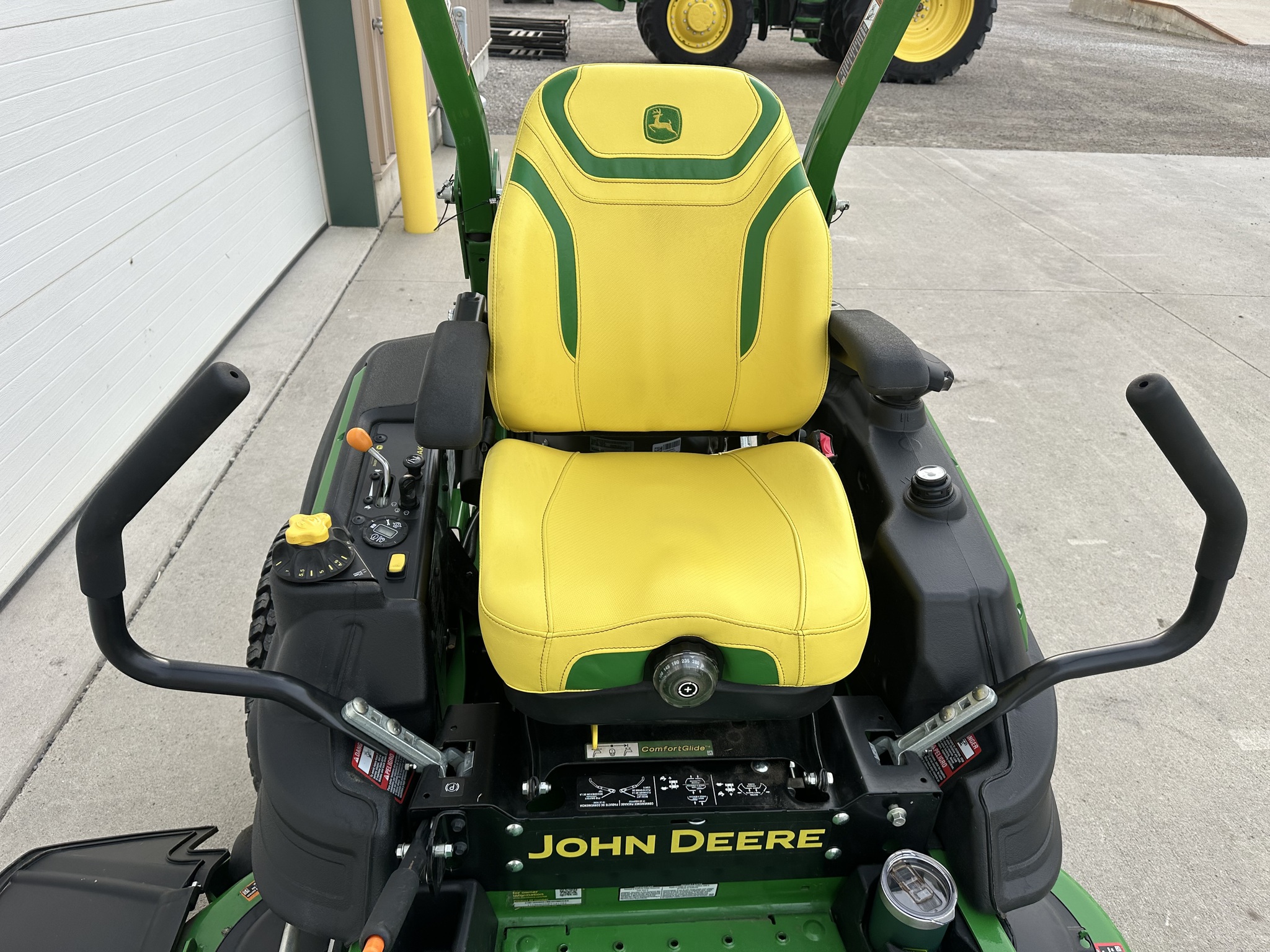 2023 John Deere Z920M Image 9