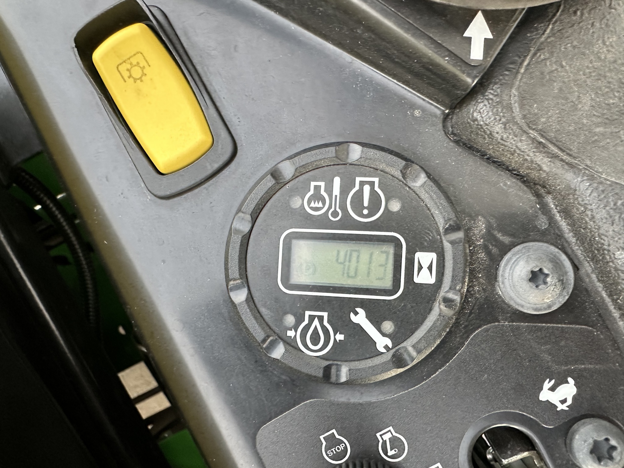 2023 John Deere Z920M Image 19