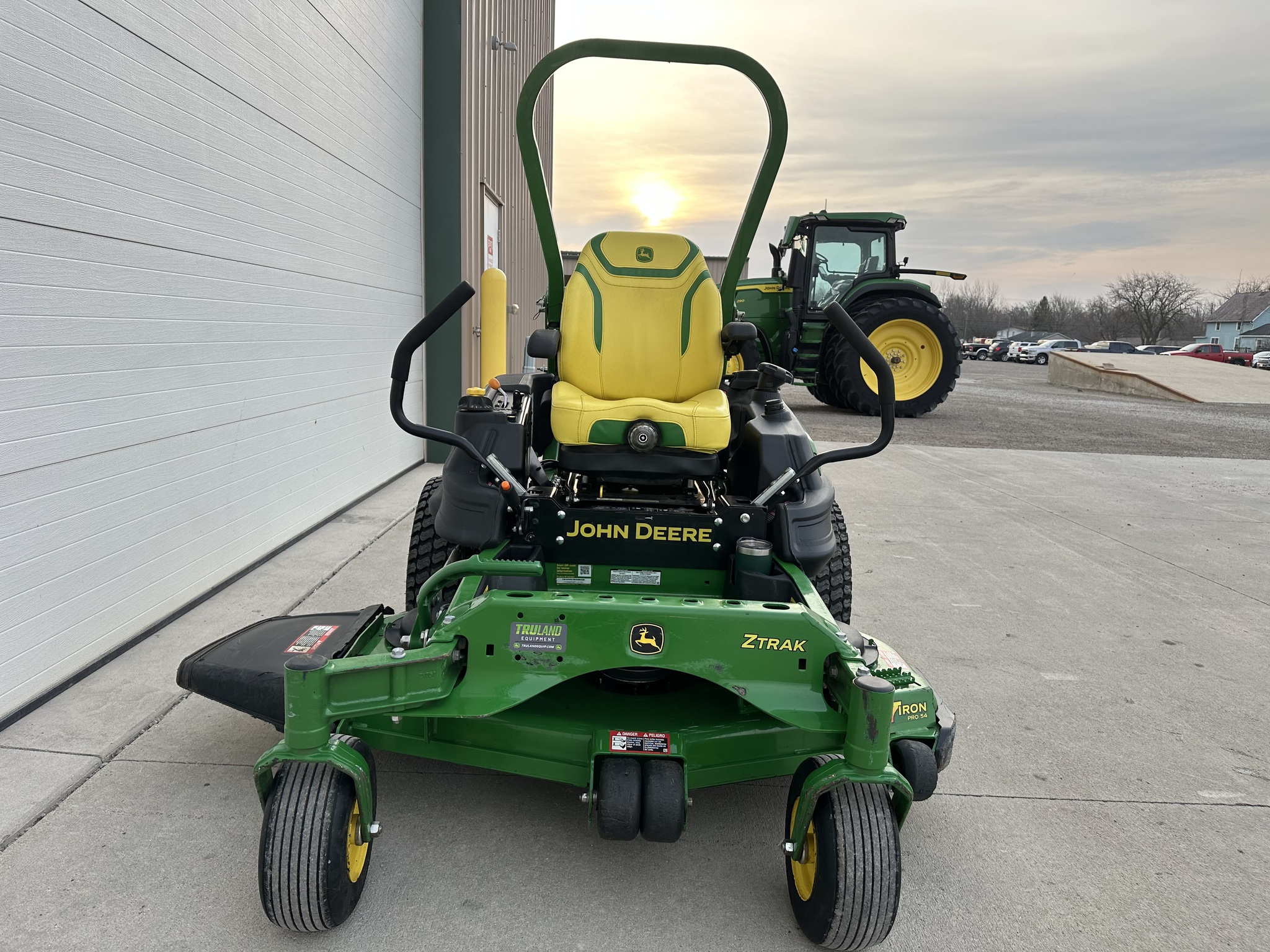 2023 John Deere Z920M Image 8