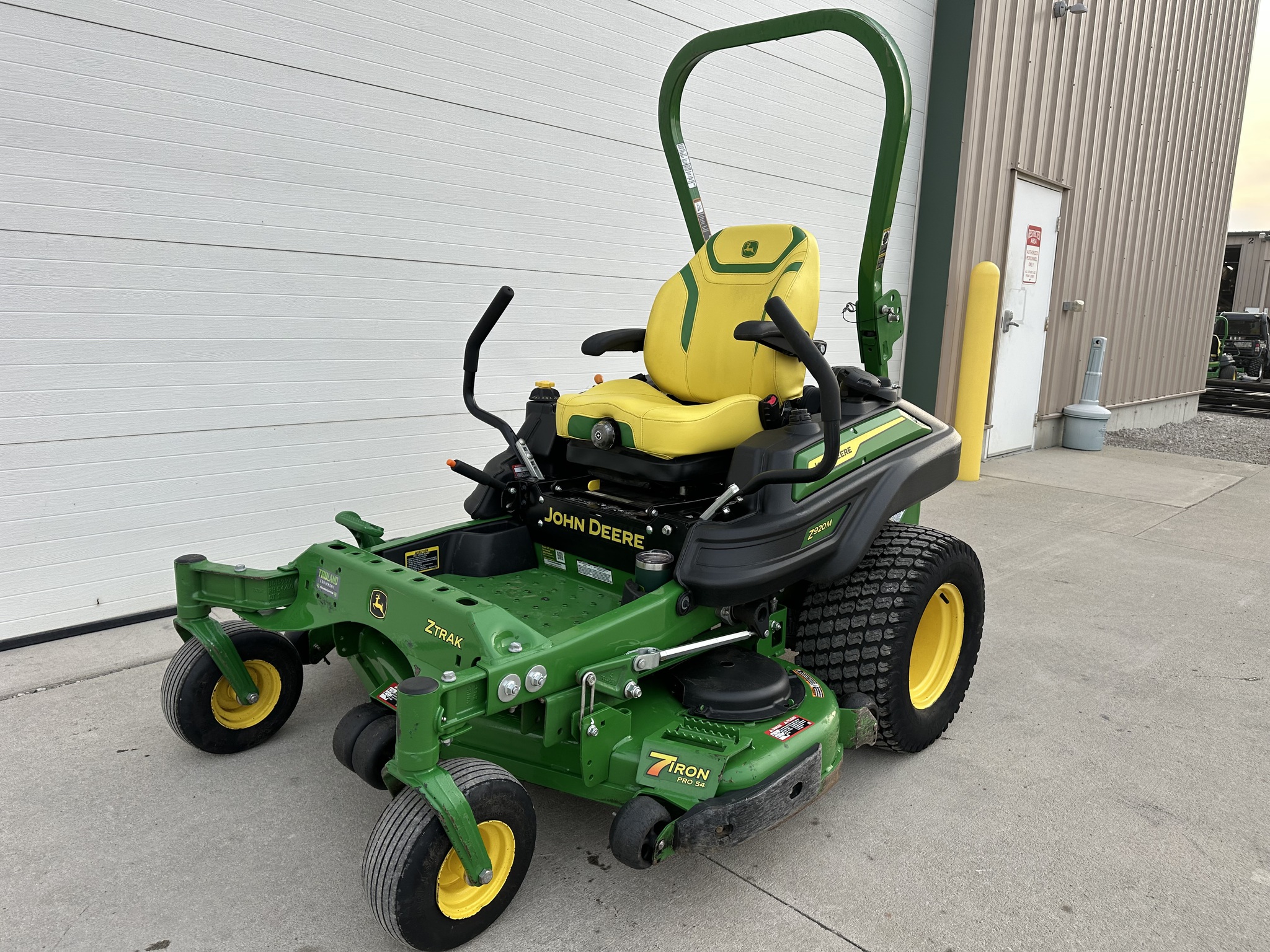 2023 John Deere Z920M Image 7