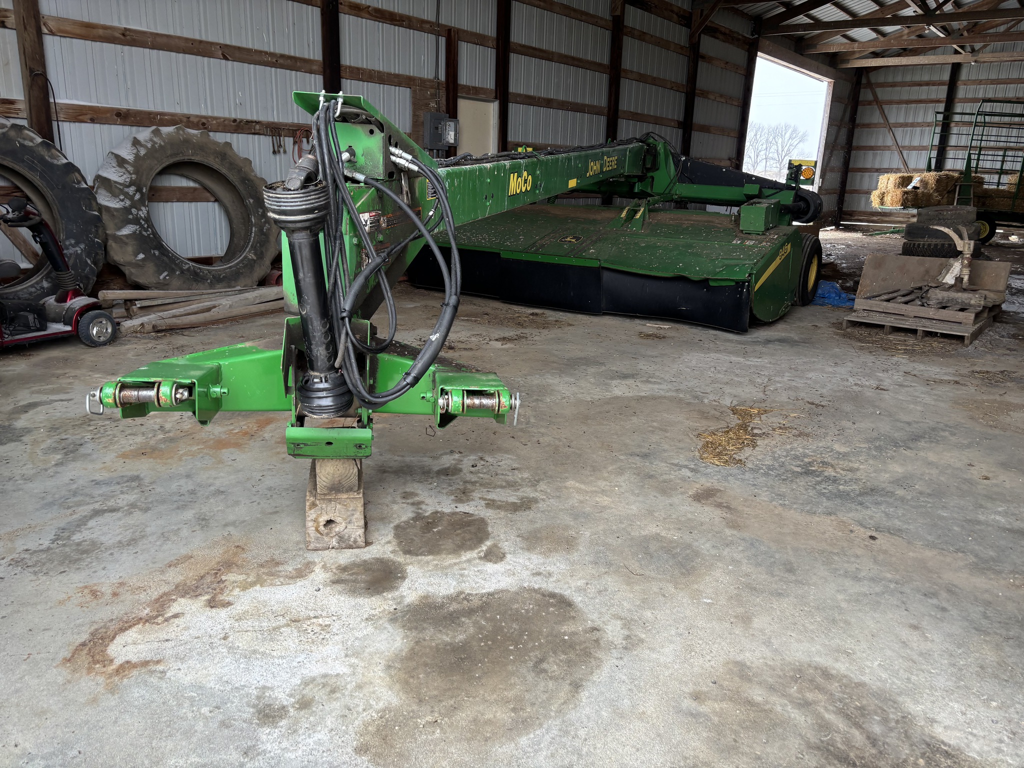 2011 John Deere 946 Image 3