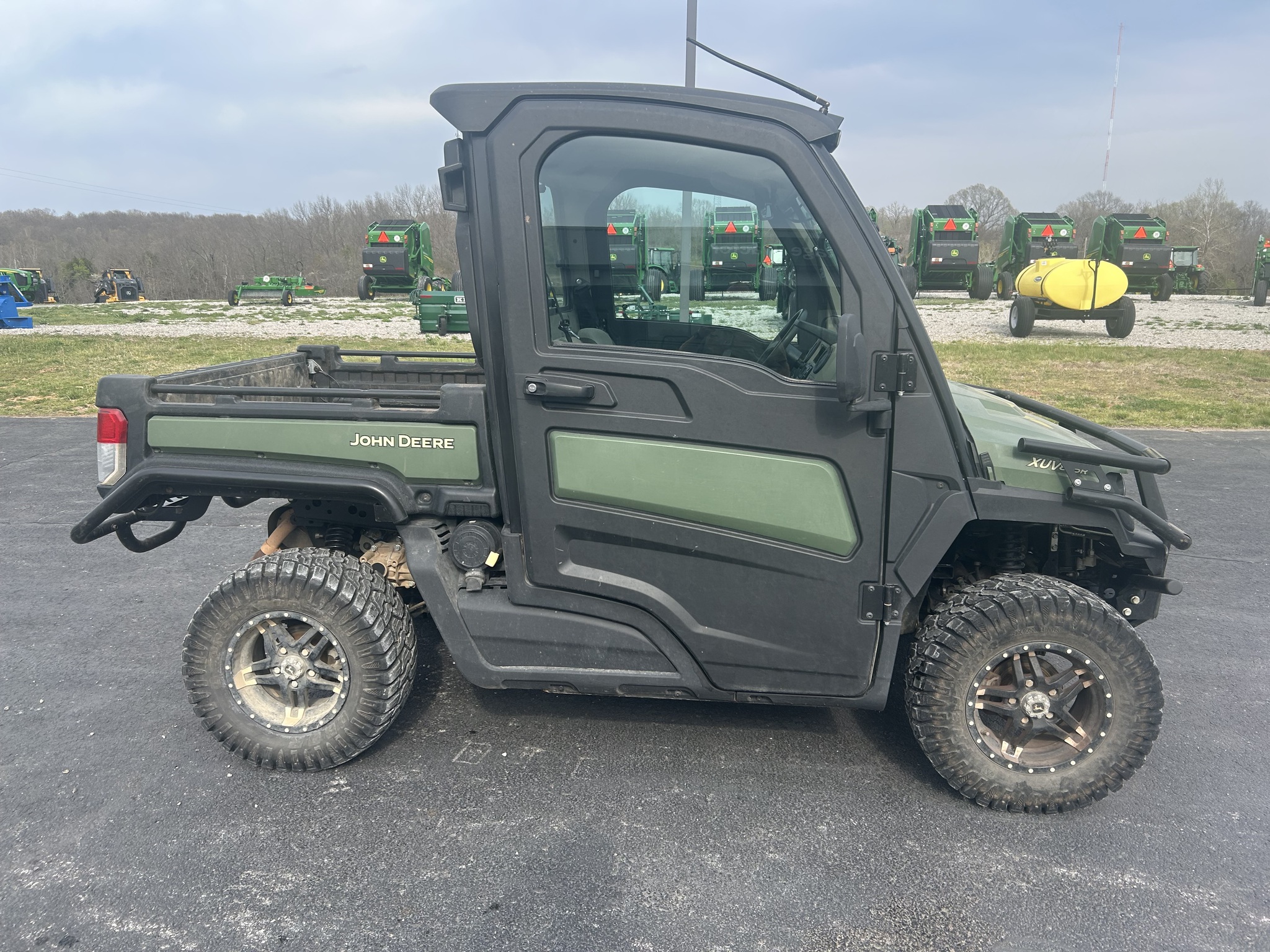  2024 John Deere XUV 835R at Heritage Tractor in Anderson, MO