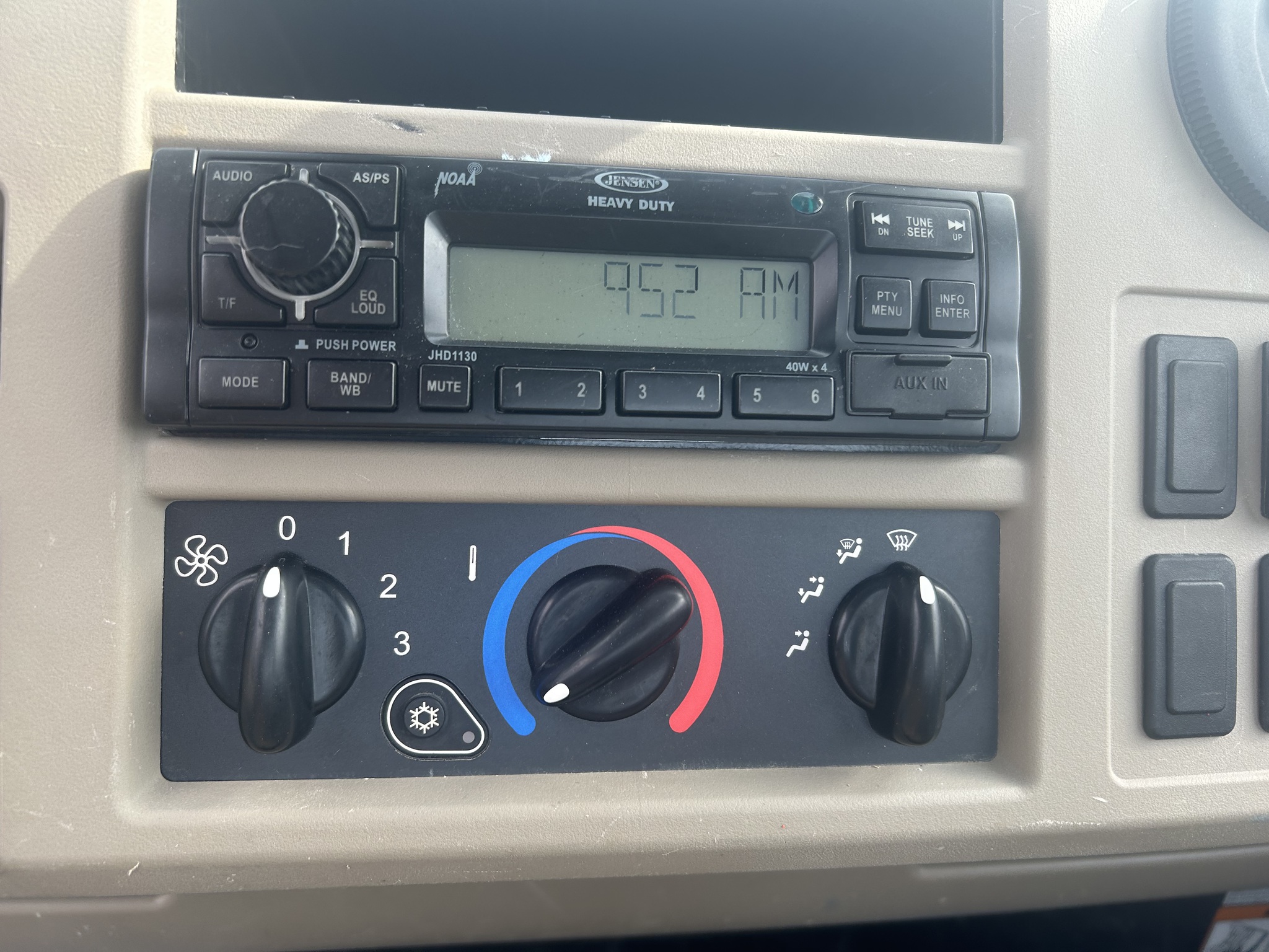  2024 John Deere XUV 835R at Heritage Tractor in Anderson, MO