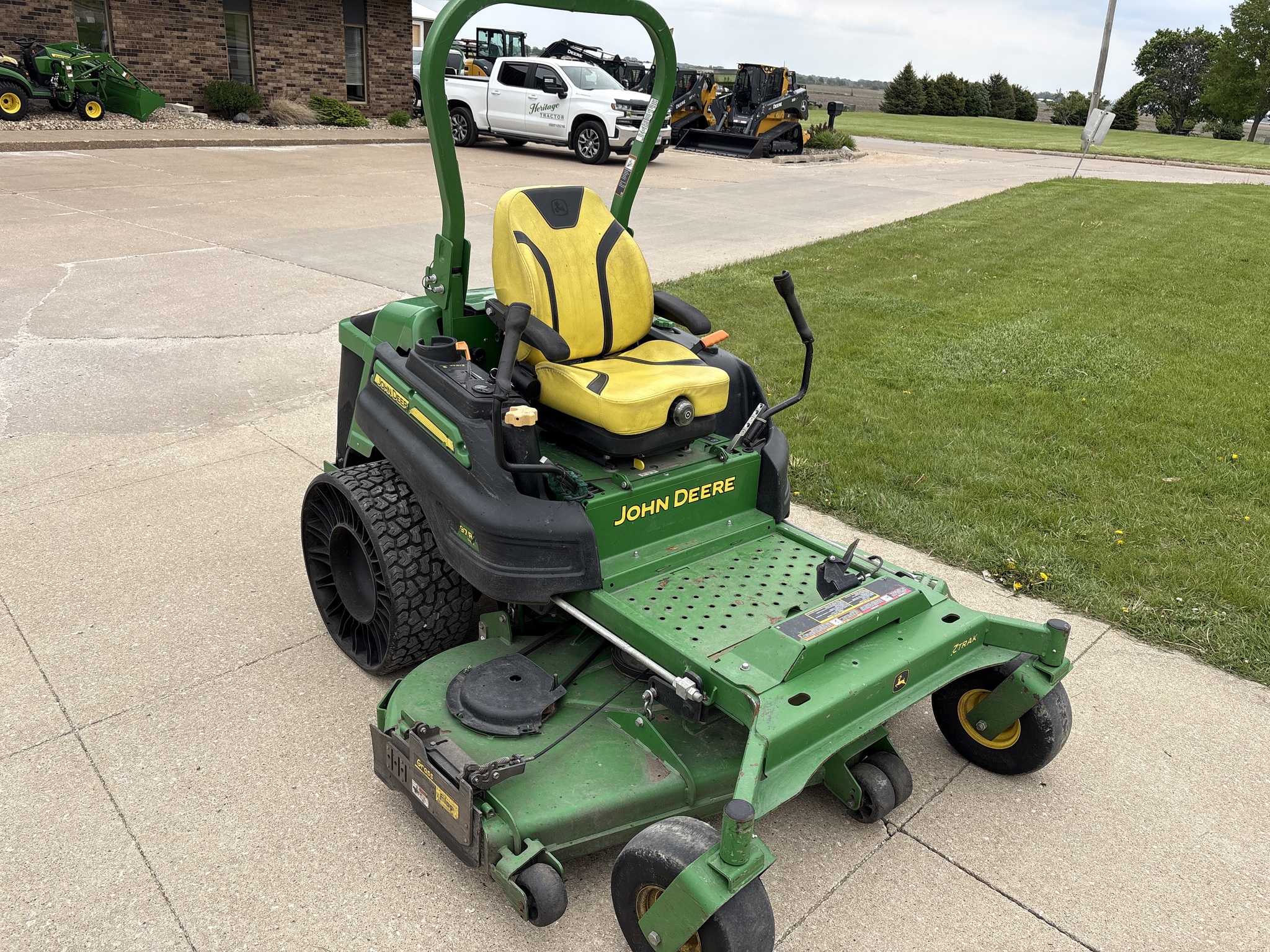  2022 John Deere Z997R at Heritage Tractor in Geneseo, IL