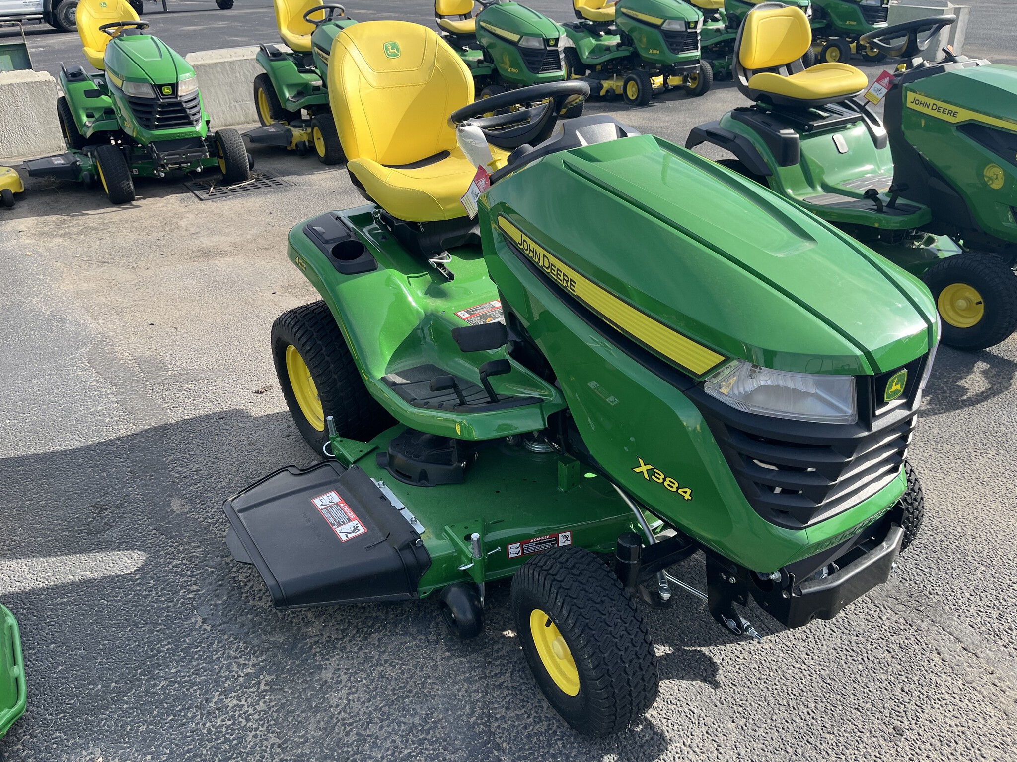 2025 John Deere X384 Image 3