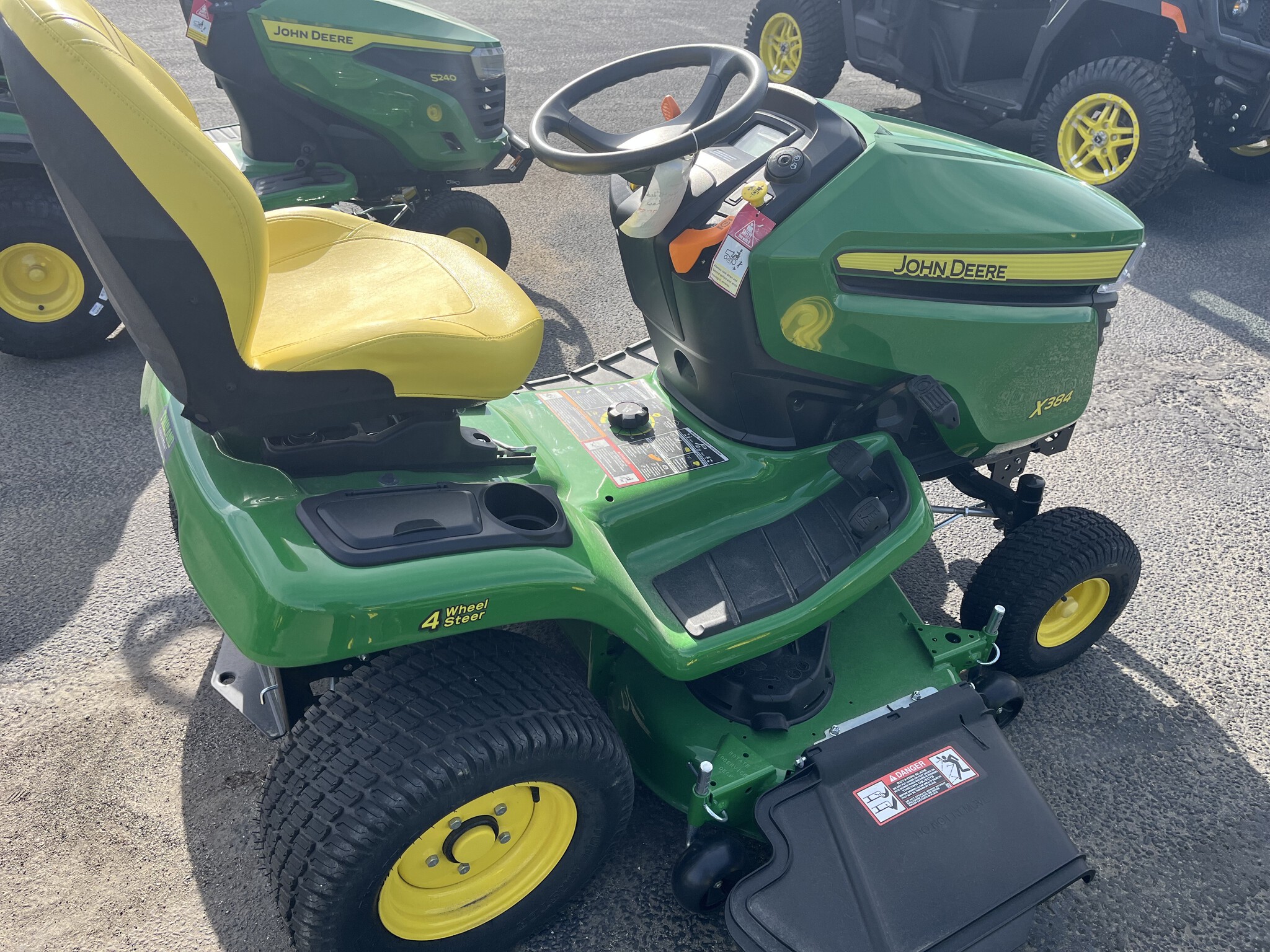2025 John Deere X384 Image 4
