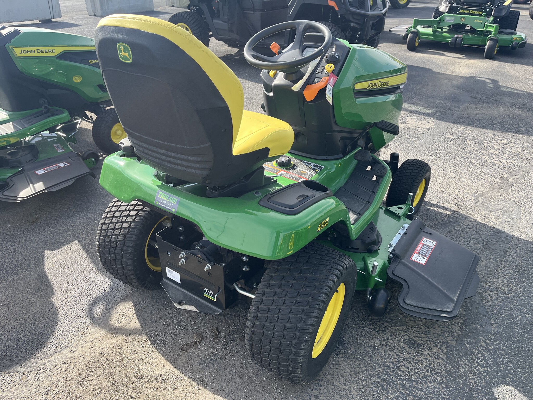 2025 John Deere X384 Image 5
