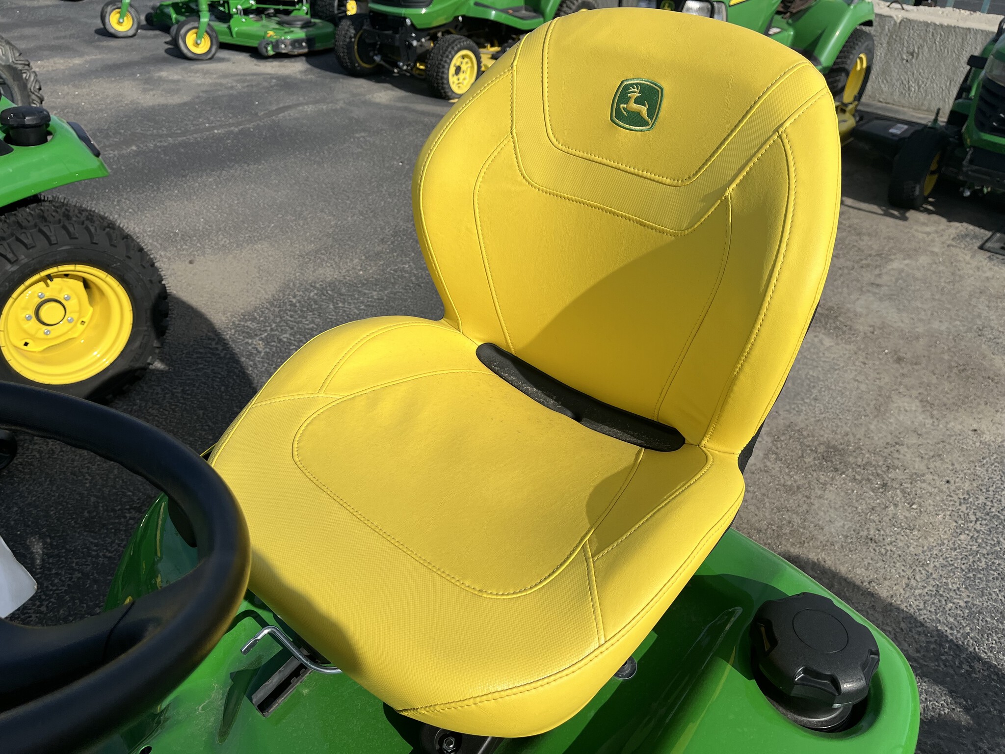 2025 John Deere X384 Image 8