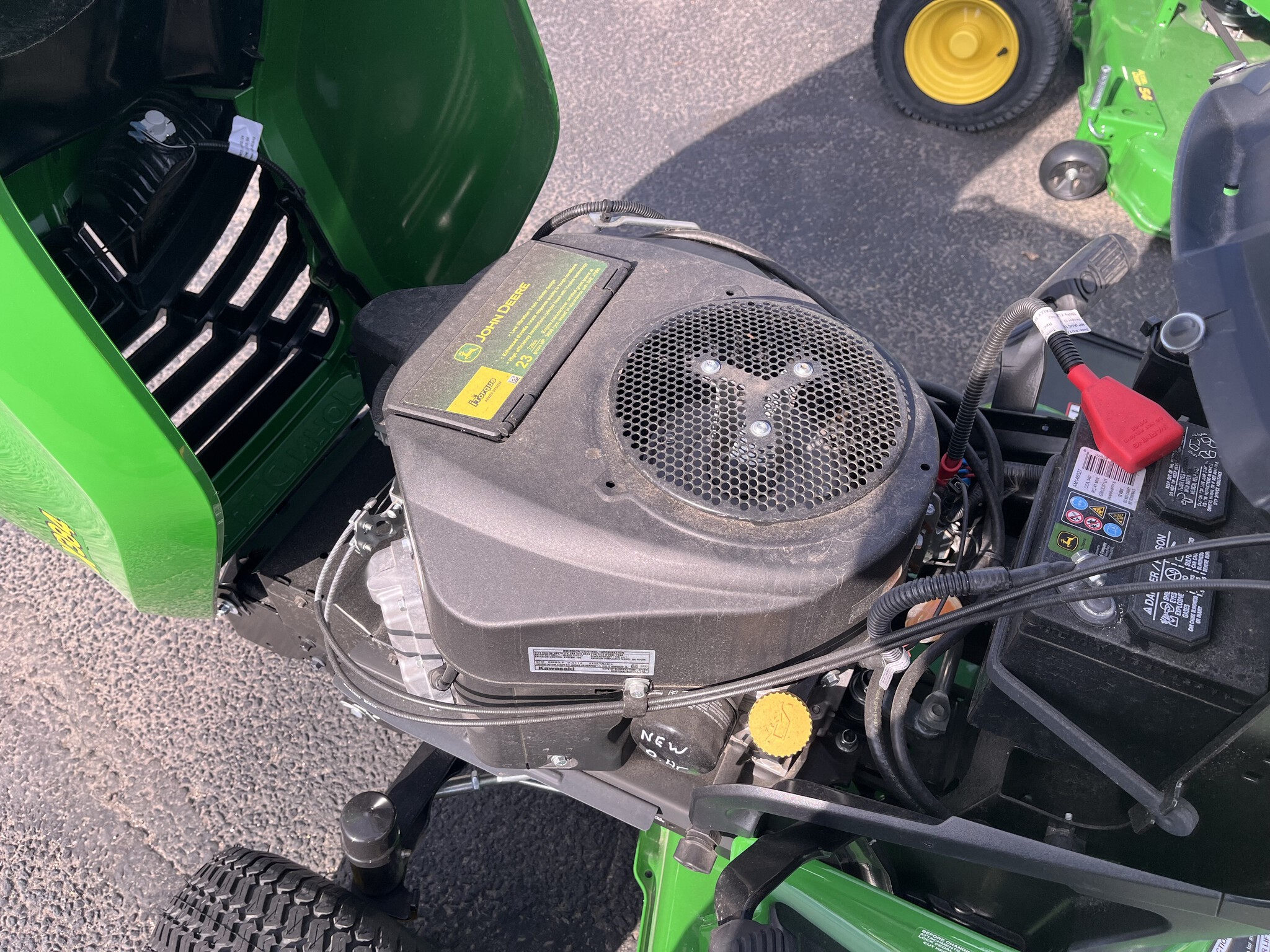 2025 John Deere X384 Image 9