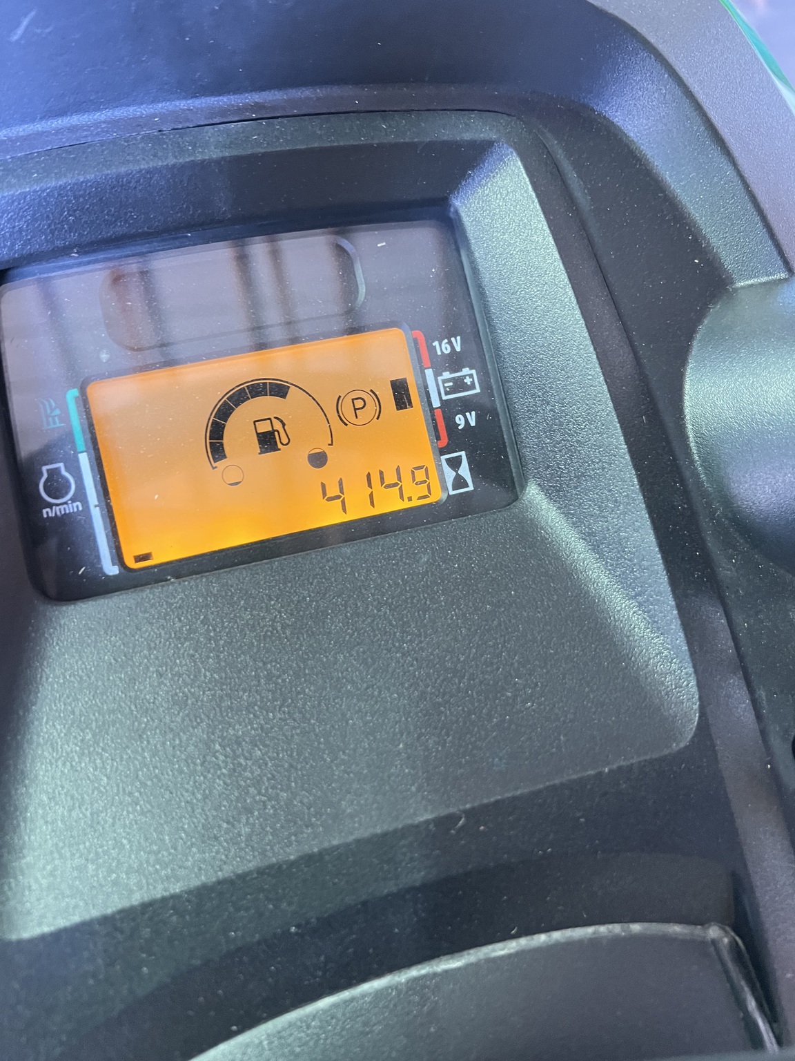 2018 John Deere X584 Image 4