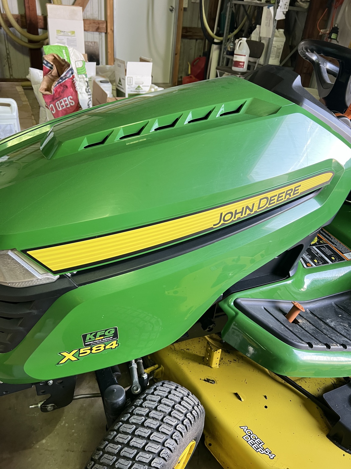 2018 John Deere X584 Image 3