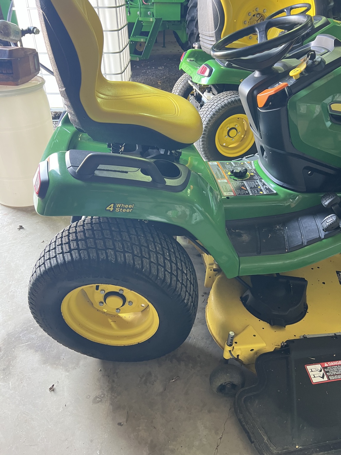 2018 John Deere X584 Image 5
