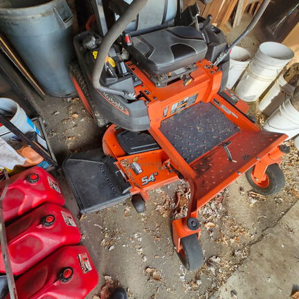 Used 2022 Kubota Z251 Zero Turn Mowers at Koenig Equipment in Franklin, IN - Photo2
