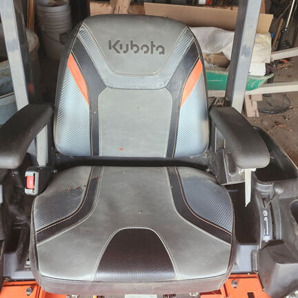 Used 2022 Kubota Z251 Zero Turn Mowers at Koenig Equipment in Franklin, IN - Photo4