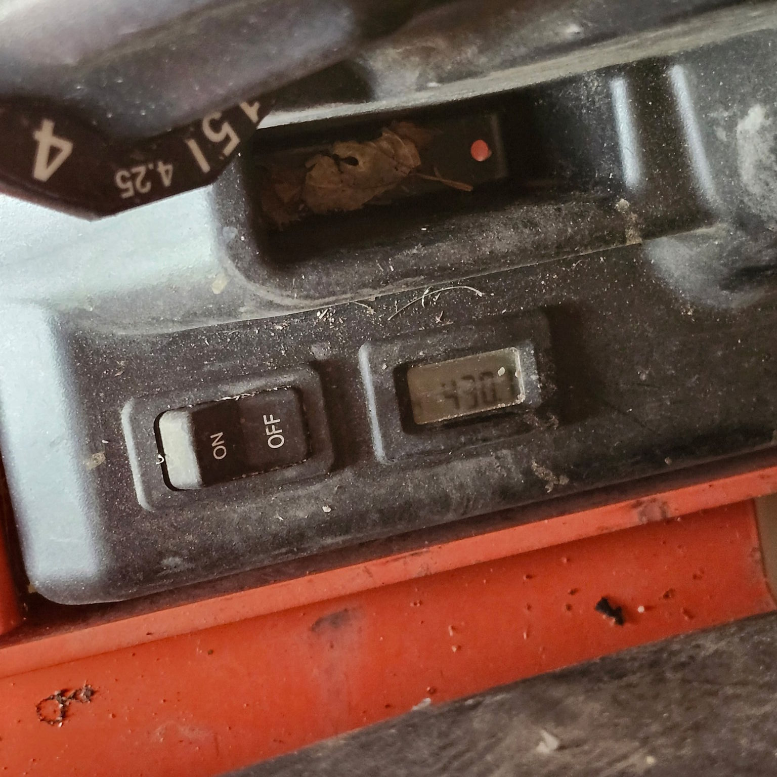 Used 2022 Kubota Z251 Zero Turn Mowers at Koenig Equipment in Franklin, IN - PhotoXL6