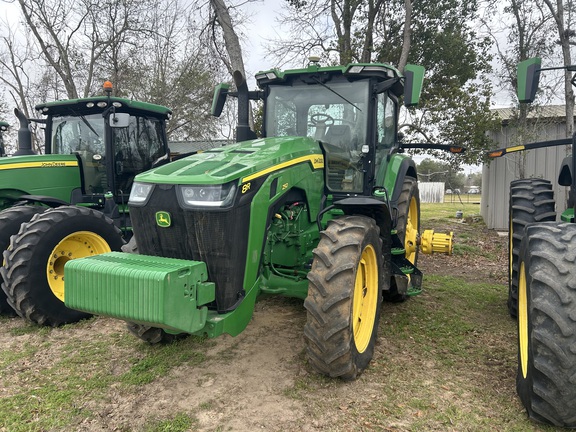 2022 John Deere 8R 250 Photo 1