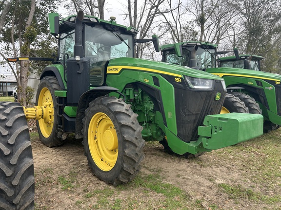 2022 John Deere 8R 250 Photo 6