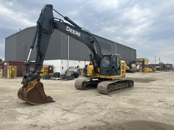 Photo of a 2015 John Deere 245G LC