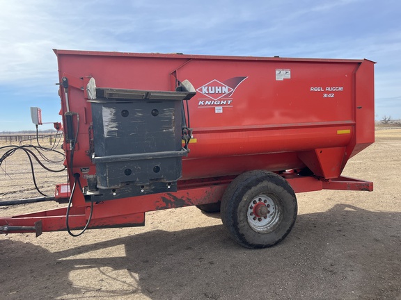  Kuhn Knight 3142 Used Equipment