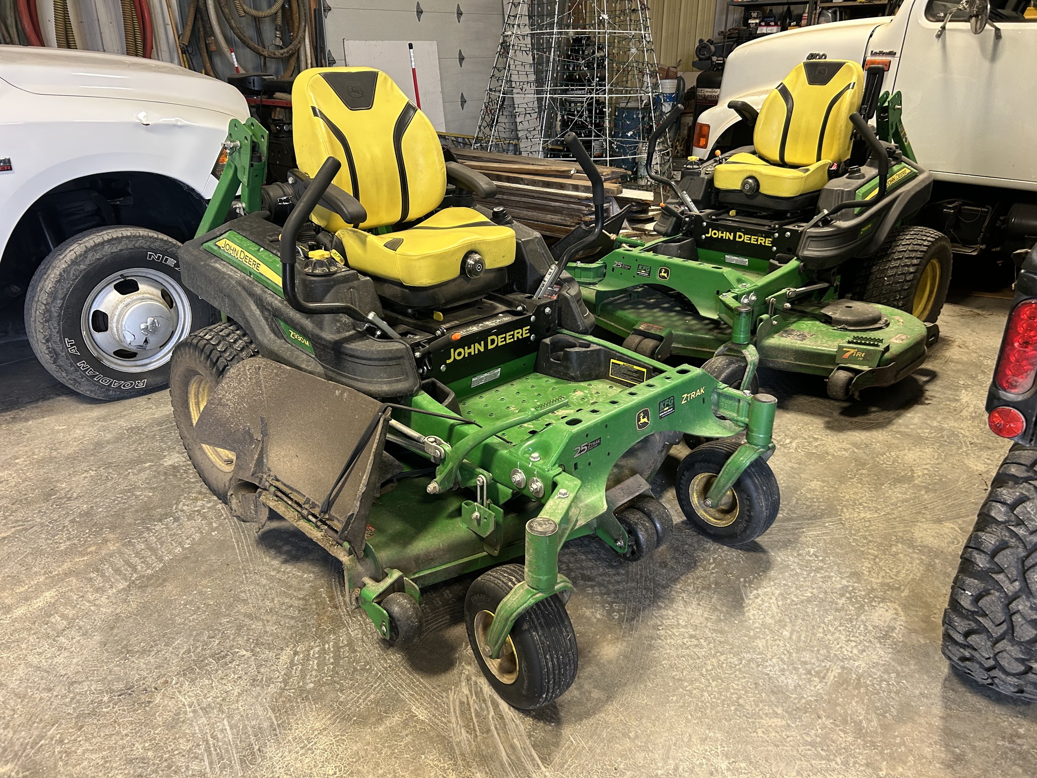 2022 John Deere Z930M Image 1