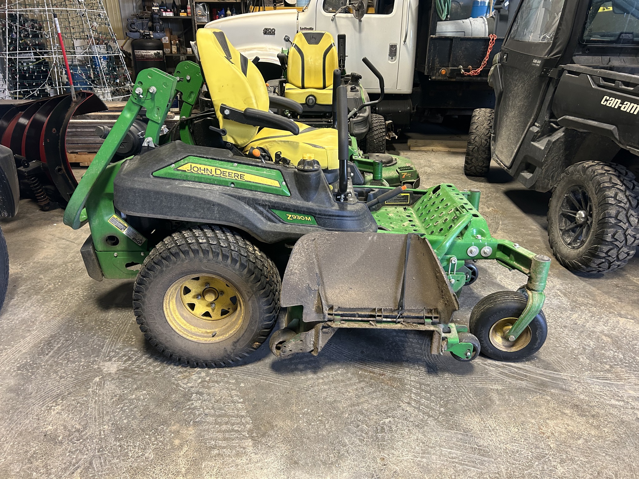 2022 John Deere Z930M Image 4