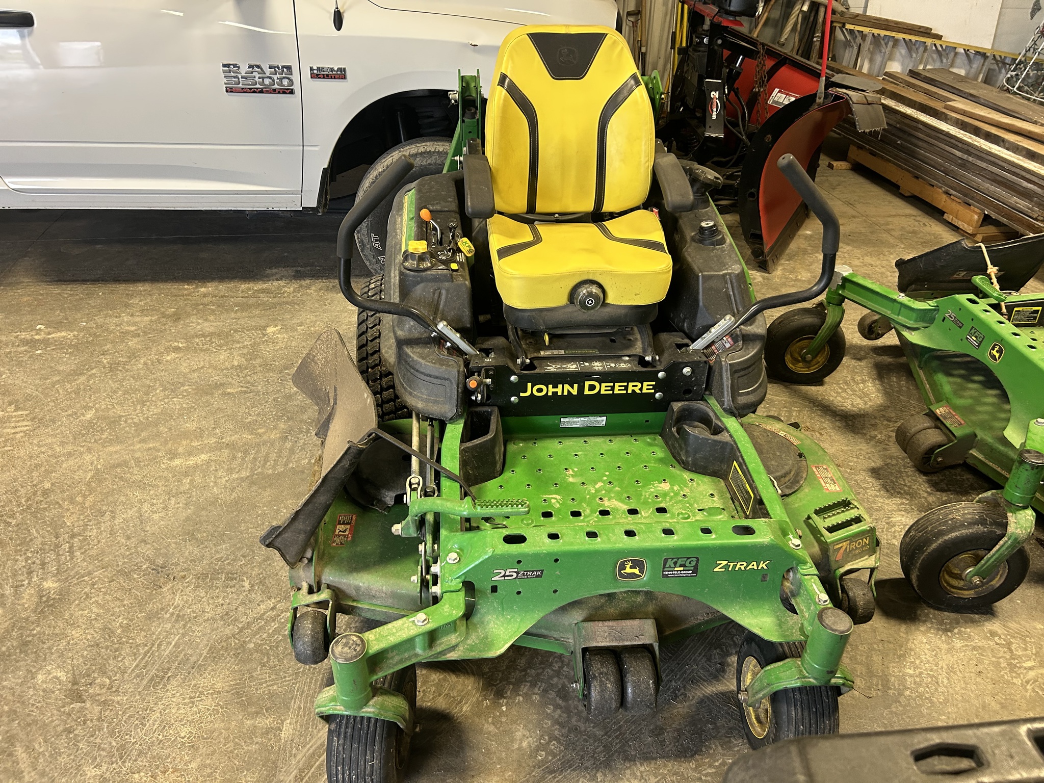 2022 John Deere Z930M Image 2
