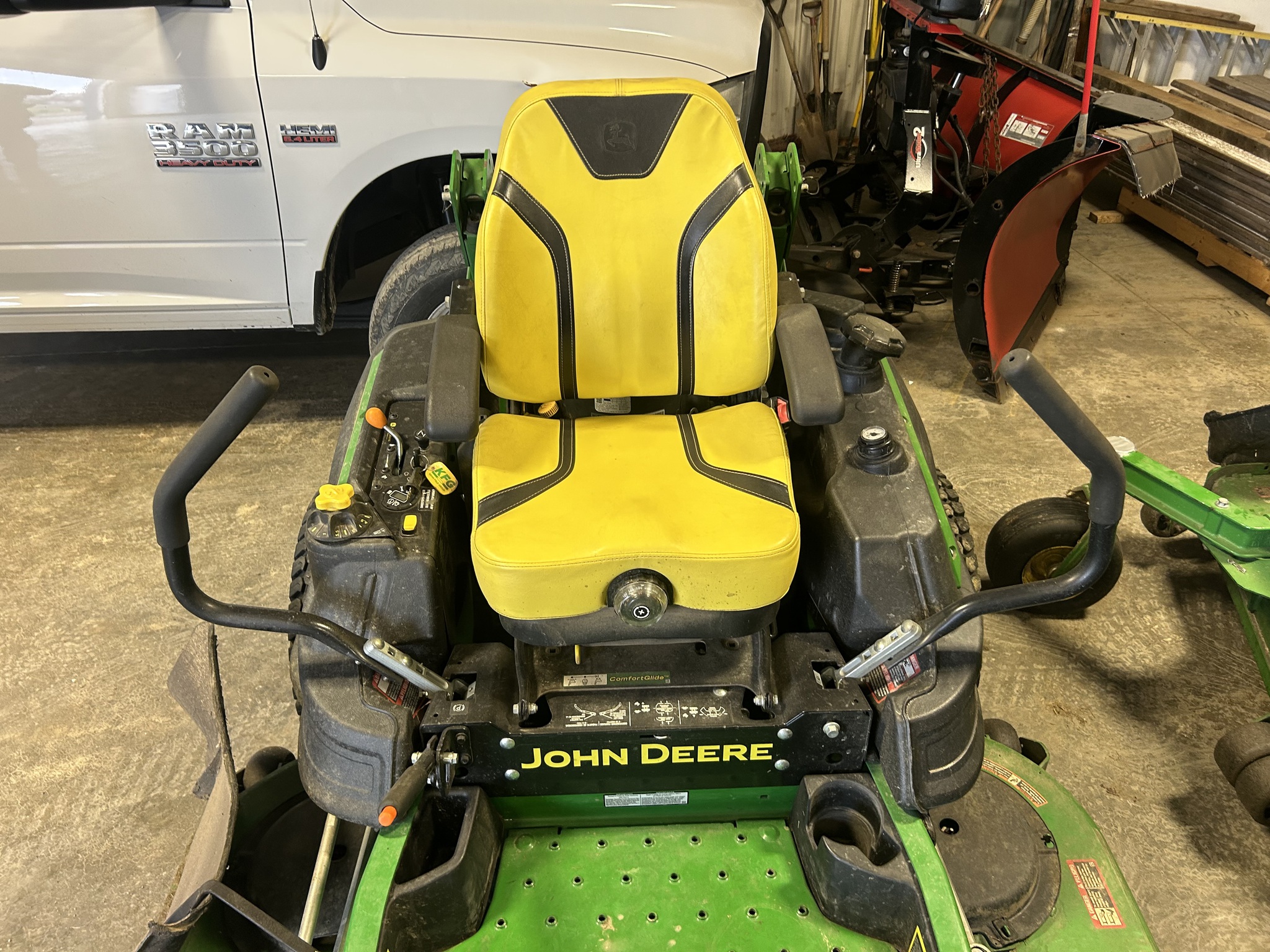 2022 John Deere Z930M Image 6