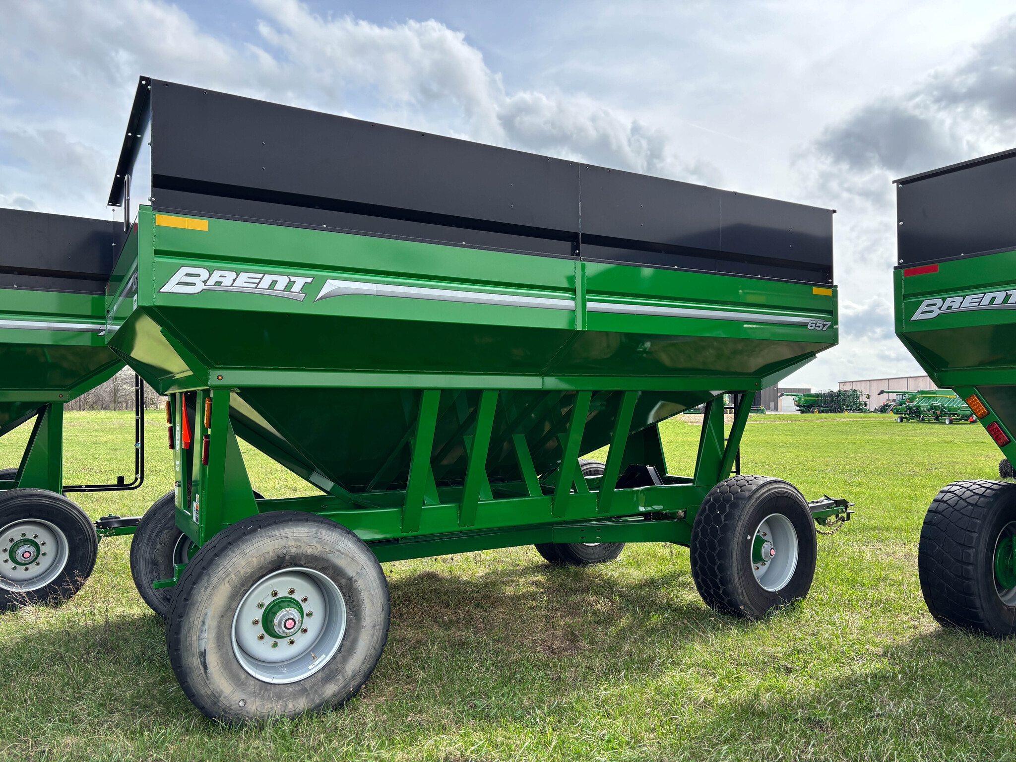 Used -- Brent 657 Grain Carts at Koenig Equipment in Anna, OH - PhotoXL3