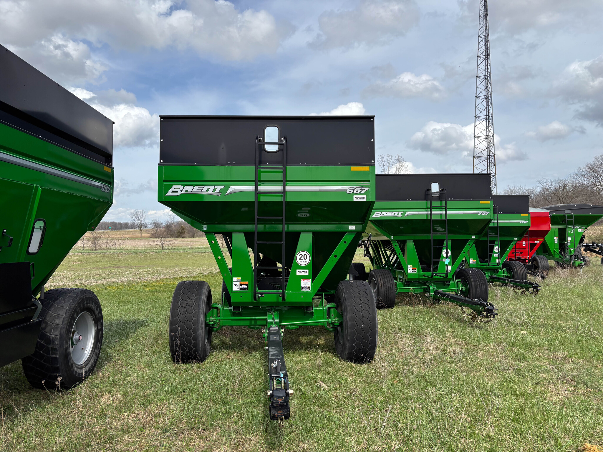 Used -- Brent 657 Grain Carts at Koenig Equipment in Anna, OH - PhotoXL4