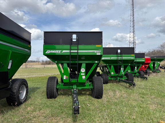 Used -- Brent 657 Grain Carts at Koenig Equipment in Anna, OH - Photo4