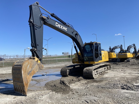 Photo of a 2010 John Deere 200D LC