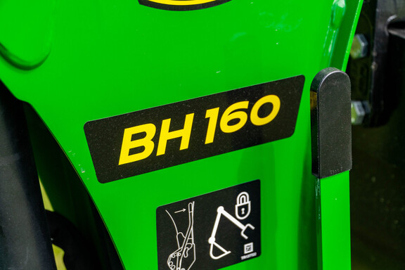 New In-Stock 2026 John Deere 2025R Compact Utility Tractors at Koenig Equipment in Tipp City, OH - Photo7