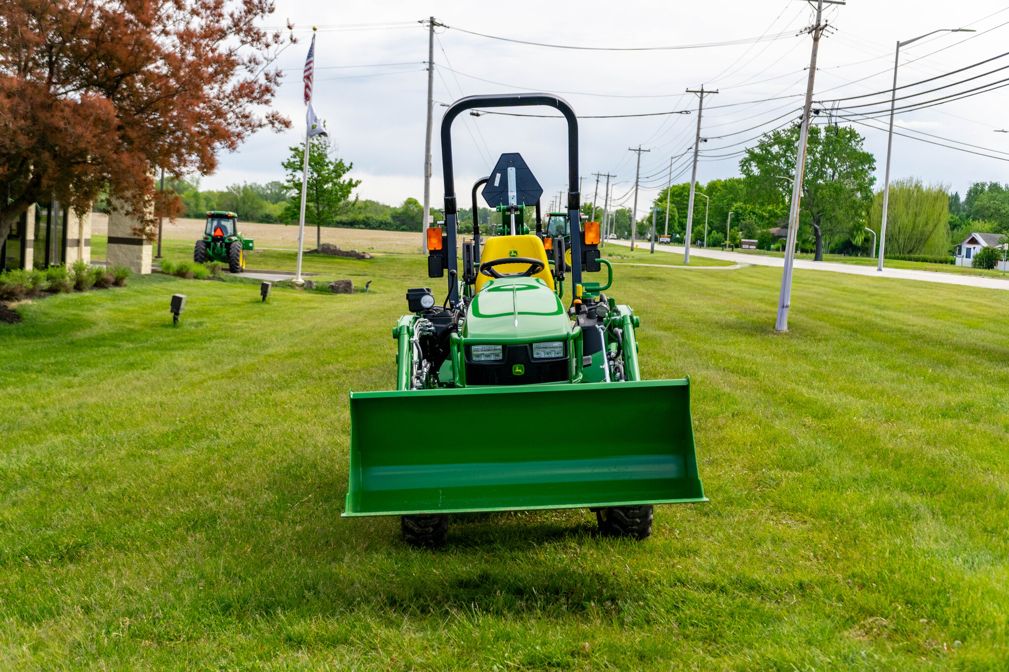 New In-Stock 2026 John Deere 2025R Compact Utility Tractors at Koenig Equipment in Tipp City, OH - PhotoXL4