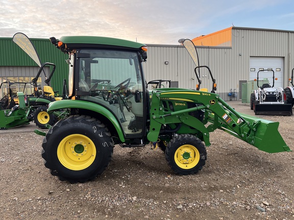  John Deere 3039R