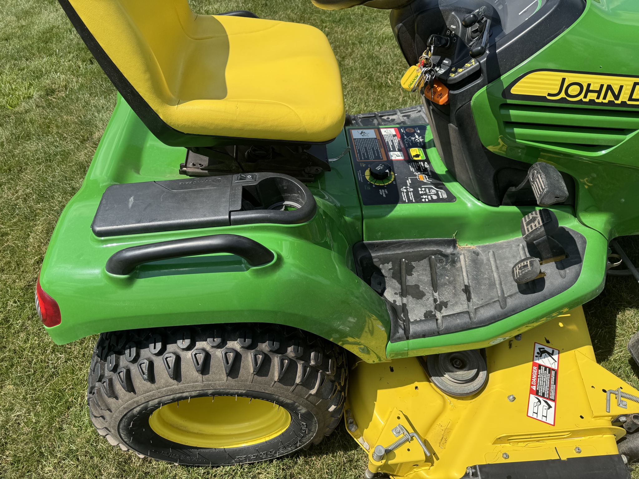 Used 2008 John Deere X720 Lawn & Garden Tractors at Koenig Equipment in Urbana, OH - PhotoXL23