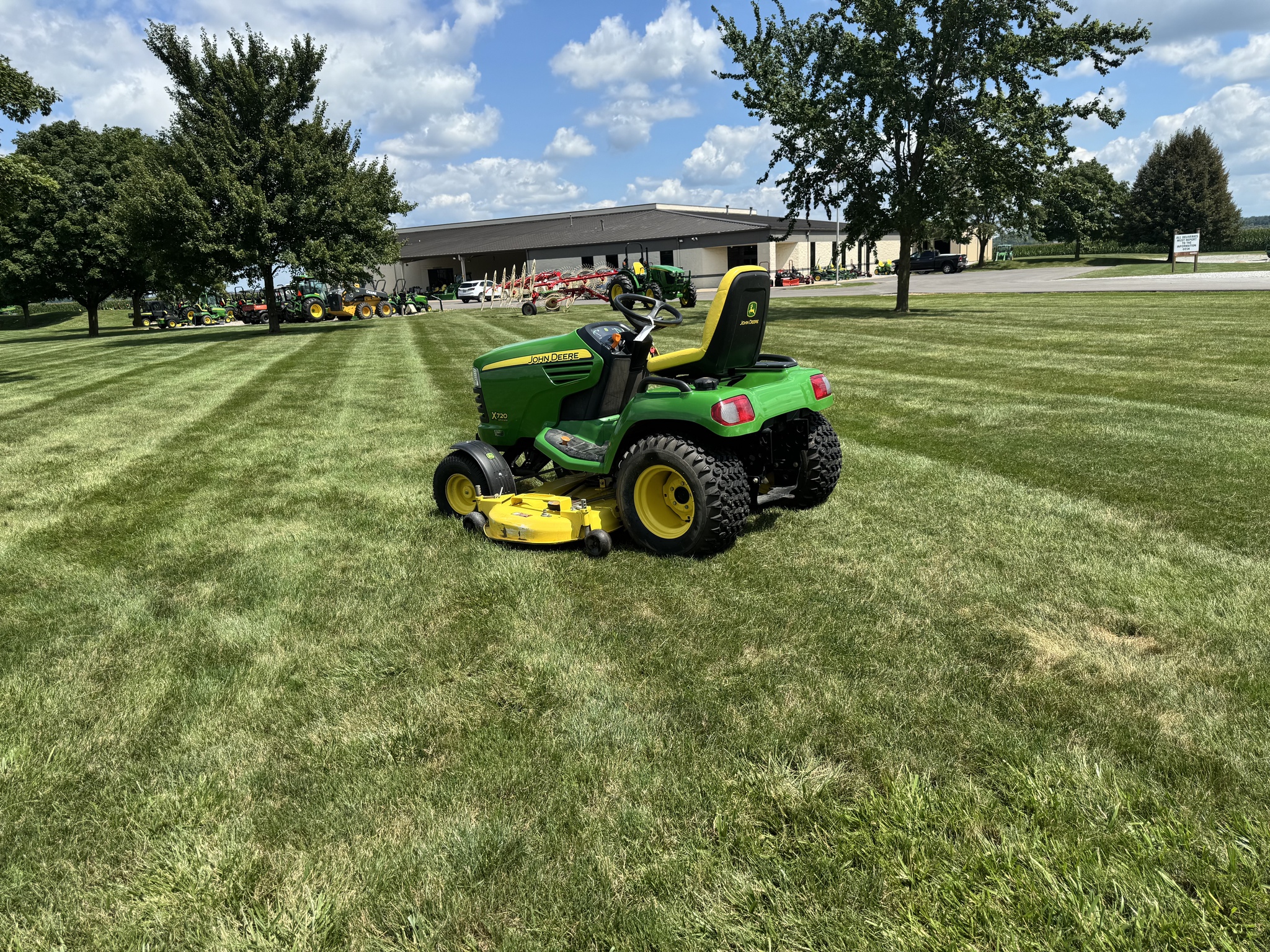 Used 2008 John Deere X720 Lawn & Garden Tractors at Koenig Equipment in Urbana, OH - PhotoXL44