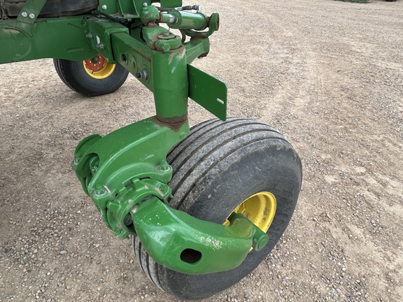 2024 John Deere W235R (33rd thumbnail)