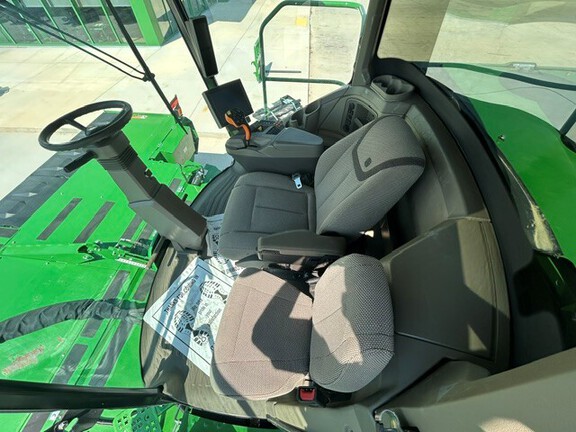 2024 John Deere W235R (4th thumbnail)