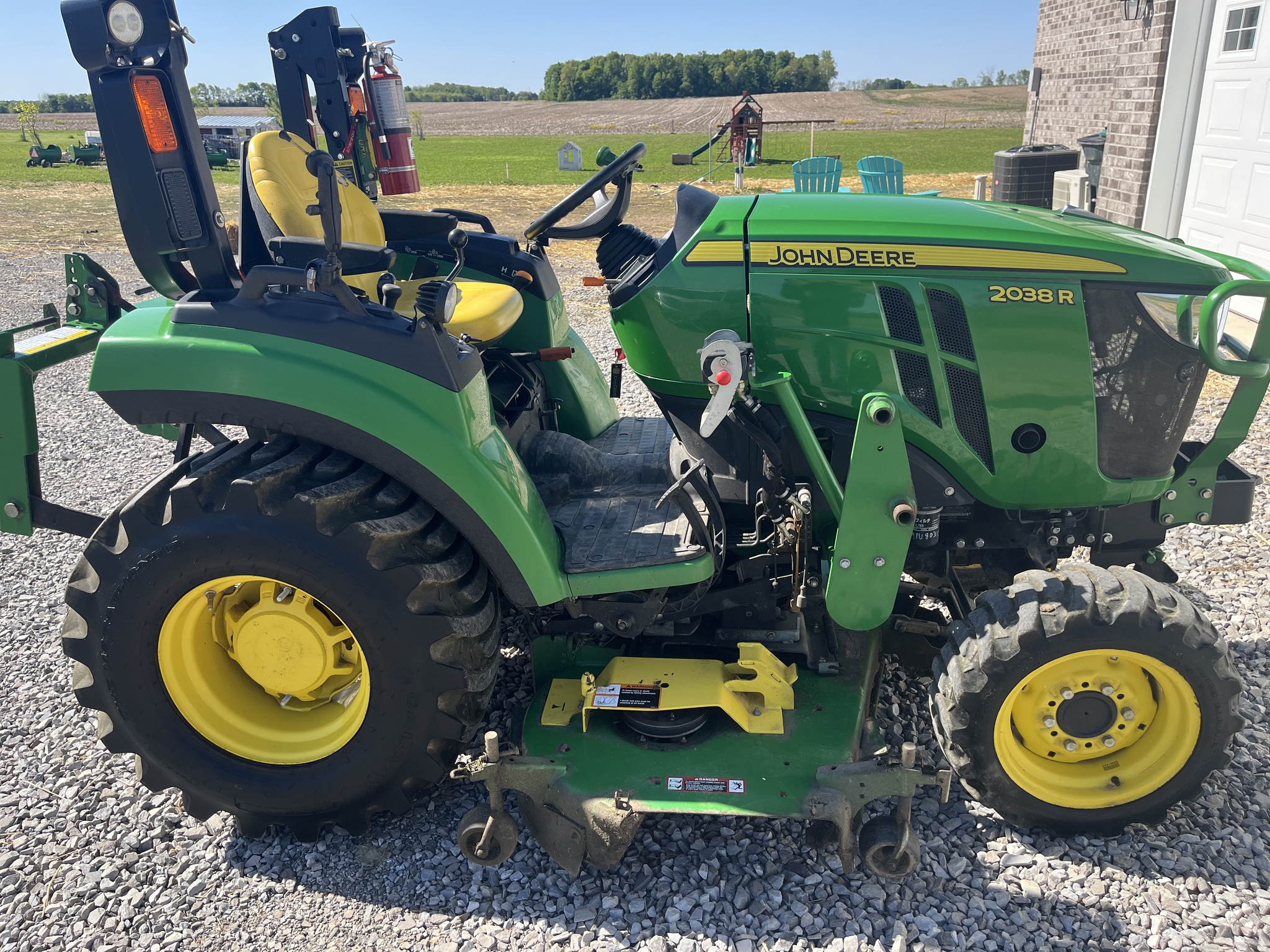 2017 John Deere 2038R Image 2